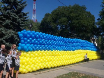 Самый большой флаг Украины из шариков: в Запорожье установили новый национальный рекорд (Фото)