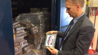 В Бельгии нашли две тонны кокаина с логотипом партии Путина: фото и видео