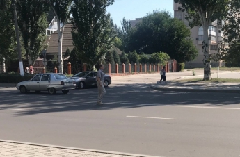 Водители и пешеходы в Мелитополе устроили анархию на дорогах (фото, видео)