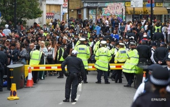 В Лондоне на карнавале задержали более 370 человек