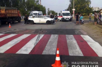 В Мариуполе мать с ребенком попали под колеса автомобиля на пешеходном переходе
