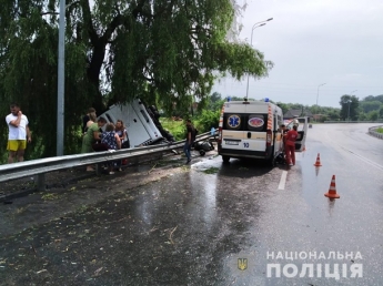 Запорожский автобус попал в автокатастрофу в Винницкой области (Фото, видео)