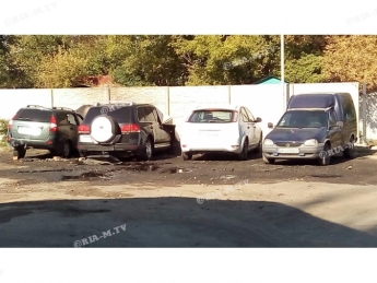 Появились фото с места массового пожара автомобилей в Мелитополе (фото, добавлено видео)