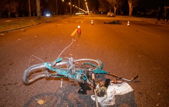 В Днепре авто сбило велосипедистов, есть жертвы (видео)