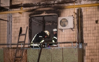 В Киеве ночью горела пятиэтажка, есть жертва (фото, видео)