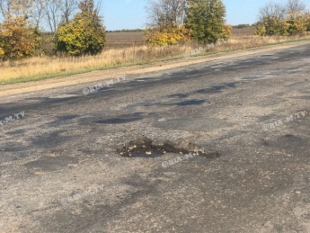 Как выглядит ремонт для галочки, который сделали на самой убитой трассе Одесса-Мелитополь-Новоазовск (видео, фото)