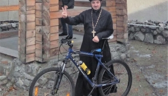 В Запорожской области у священника угнали велосипед