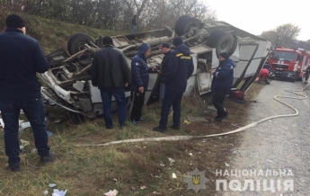 В Хмельницкой области перевернулся автобус: восемь пострадавших (фото)