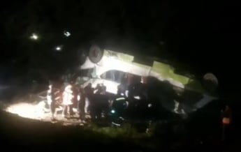 В Чили автобус рухнул в овраг: 15 погибших (видео)