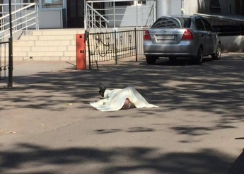 В Запорожье на улице умер молодой мужчина (фото)