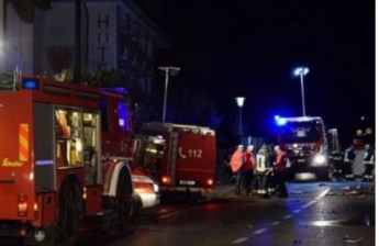 В Италии автомобиль переехал группу туристов: 6 человек погибли, 11 госпитализированы