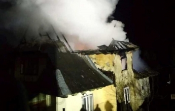 На Прикарпатье горел жилой дом, есть пострадавшие (фото)