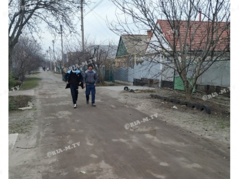 В Мелитополе «закладчики» уже добрались до двора полицейского