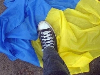 Скандал с надругательством подростками в Запорожье над государственным флагом получил продолжение