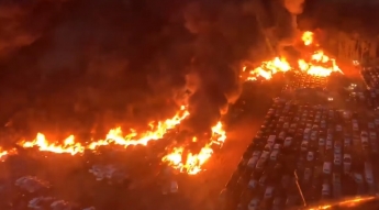 США охватили масштабные пожары: горели тысячи авто, люди остались без жилья. Фото и видео