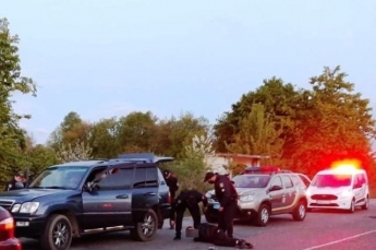 В Виннице группа лиц, при участии полицейского, похитила троих людей