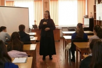 "Средневековье!": Во Львове студентов-медиков учат не делать аборты и презирать контрацепцию