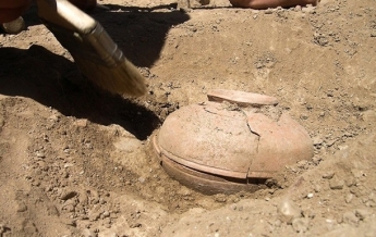 В Китае нашли древний сосуд с неизвестной жидкостью