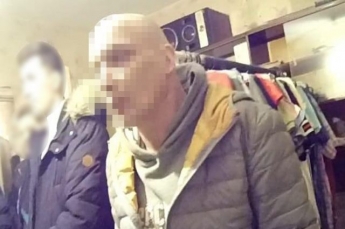 В Киеве 50-летний мужчина снимал детское порно и развращал двух школьниц