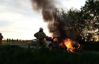 В Днепропетровской области на дороге сгорел дотла ВАЗ: подробности и фото