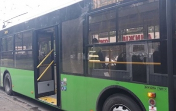 В Харькове обстреляли троллейбус с пассажирами