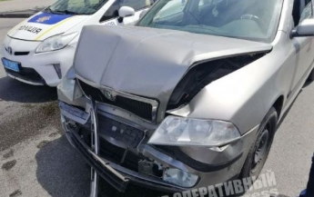 В Днепре на Слобожанском проспекте Skoda протаранила Honda: есть пострадавшие (фото)