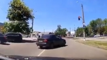 В Мелитополе водитель устроил на дороге странные маневры (видео)