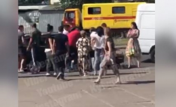 В Киеве мелкое ДТП переросло в драку со стрельбой (видео)