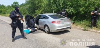 Подбирали ключи и выносили деньги: на Днепропетровщине задержали преступную группу квартирных воров (Видео)