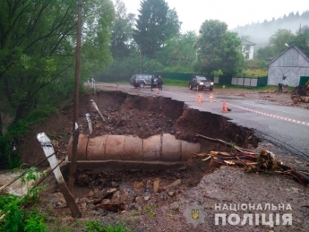 Наводнение в Черновицкой области: найдено тело подростка. Еще одного мужчину ищут до сих пор