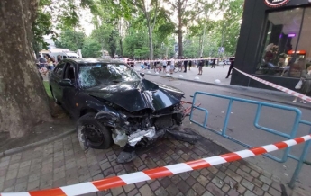 В Одессе водитель потерял сознание и совершил ДТП (фото, видео)
