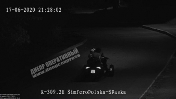 В Днепре на Набережной Победы мотоцикл сбил 12-летнего мальчика и скрылся с места ДТП: идет розыск (фото)