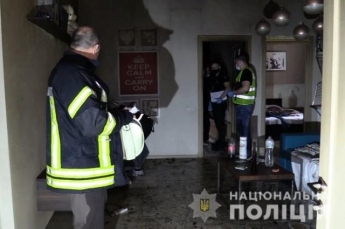В Киеве мужчина задушил женщину, поджег дом и голым выпрыгнул в окно (видео)