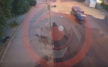Удар был страшной силы: появилось видео момента смертельного ДТП в Днепре