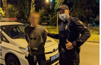 В Киеве вор-неудачник разбил "добычу" и пытался спрятаться от копов в шкафу: фото