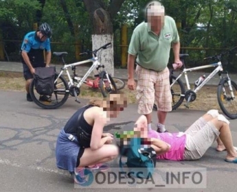 В Одессе пенсионеры решили прокатиться на самокатах, но что-то пошло не так: фото