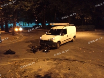 В Мелитополе Фиат сбил двух подростков на скутере - первые подробности (фото)