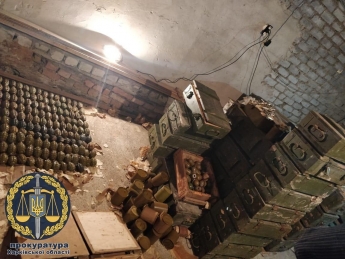 На Харьковщине обнаружили масштабный склад оружия и боеприпасов (видео)
