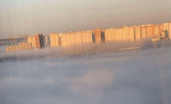 Киев затягивает густым дымом, детей призывают не идти в школу: фото, видео и все подробности
