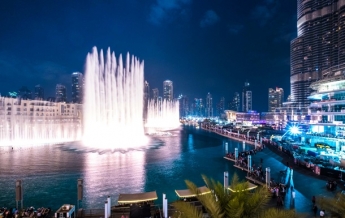 В Дубаи открыли самый большой в мир фонтан (видео)
