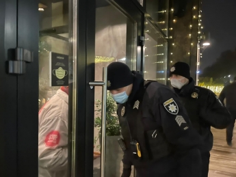 Выломали двери и уложили лицом на пол: в Киеве жестко "наказали" нарушителей карантина, видео