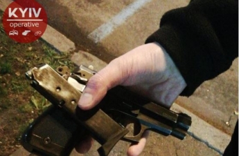 В Киеве неадекват устроил стрельбу посреди улицы и попал в руки полиции: фото "героя"