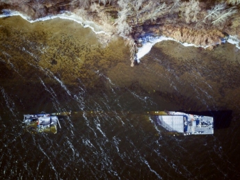 Прокуратура открыла уголовное производство по факту затонувшей баржи в Запорожской области