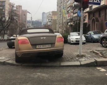 В Киеве водитель отметился "феерической" парковкой - за такое могут жестко наказать: фото