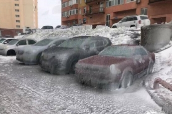 Иностранцев удивили фотографии ледяных машин из Владивостока (Видео)