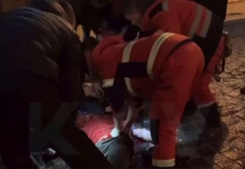 На Андреевском спуске в Киеве в новогоднюю ночь устроили кровавые разборки: фото и видео