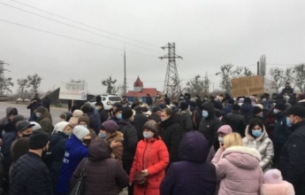 Митингующие перекрыли трассу Киев-Харьков, движение парализовано: что требуют, фото и видео