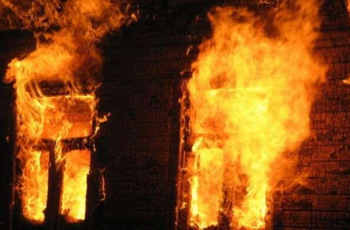 В Днепровском районе горел частный дом: внутри обнаружен обгоревший труп мужчины