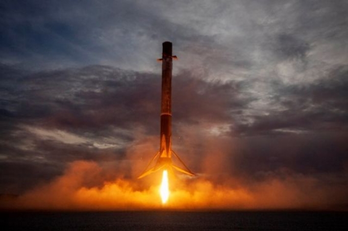 SpaceX запустила серию интернет-спутников Starlink на орбиту (видео)