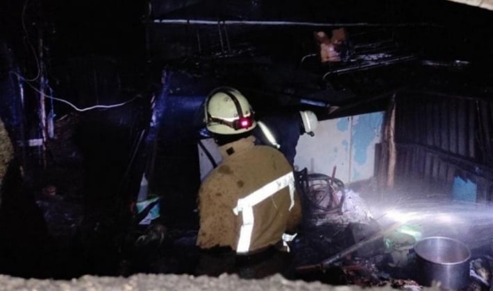 В Запорожской области по неизвестным причинам горел частный дом (фото)